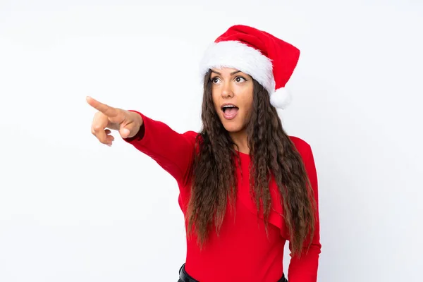 Fille Avec Chapeau Noël Sur Fond Blanc Isolé Pointant Loin — Photo