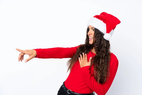 女の子とともにクリスマス帽子上の隔離された白い背景指差し指にザ側 — ストック写真