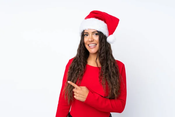 Ragazza Con Cappello Natale Sfondo Bianco Isolato Puntando Dito Verso — Foto Stock