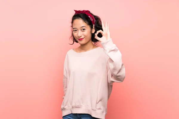 Asian Young Woman Isolated Pink Background Showing Sign Fingers — Stock Photo, Image
