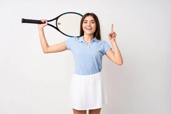 Jovencita Sobre Aislada Pared Blanca Jugando Tenis Apuntando Hacia Arriba — Foto de Stock