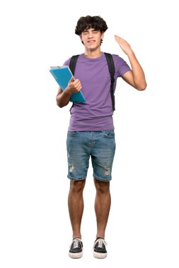 İzole beyaz arka plan üzerinde yorgun ve hasta ifade ile genç bir öğrenci adam tam uzunlukta bir çekim