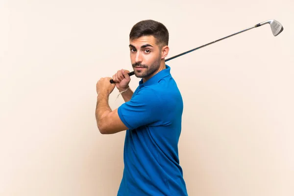 Ung stilig golfare man över isolerad bakgrund — Stockfoto