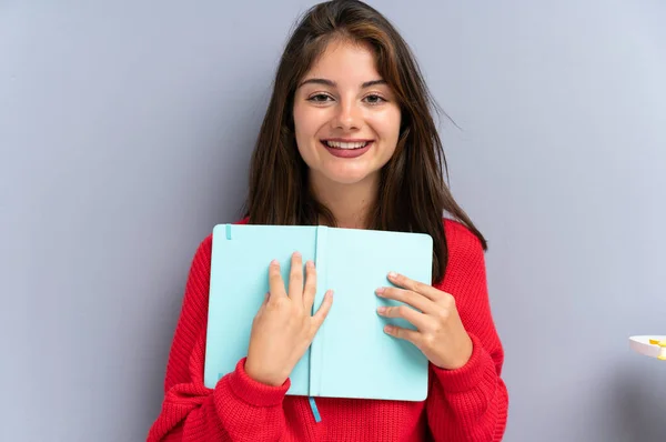 Young Woman Sitting Floor Holding Notebook — Stock Photo, Image