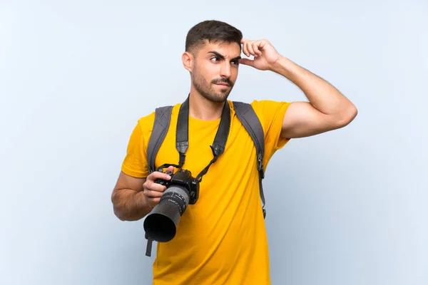 Jeune Photographe Homme Ayant Des Doutes Avec Une Expression Visage — Photo