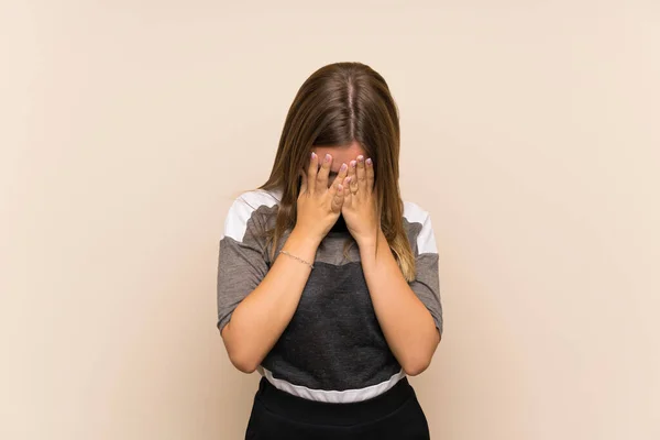 Adolescente Chica Sobre Aislado Fondo Con Cansado Enfermo Expresión —  Fotos de Stock