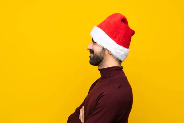 Hombre Con Sombrero Navidad Sobre Fondo Amarillo Aislado Posición Lateral —  Fotos de Stock