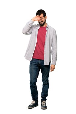 Yorgun ve hasta ifade izole beyaz arka plan üzerinde ile sakallı yakışıklı adam tam uzunlukta atış