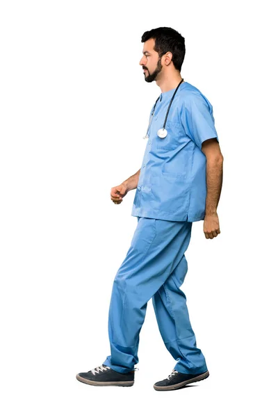 Chirurg dokter man lopen — Stockfoto