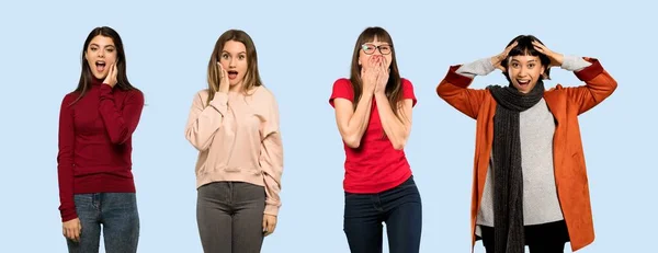 Conjunto Mujeres Sobre Fondo Azul Aislado Con Expresión Facial Sorpresa —  Fotos de Stock