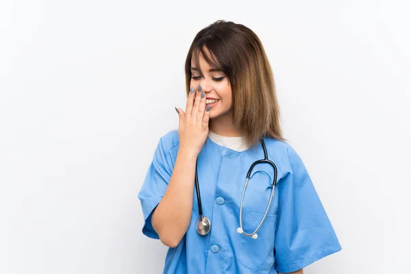 Jonge Verpleegster Vrouw Witte Muur Glimlachen Veel — Stockfoto