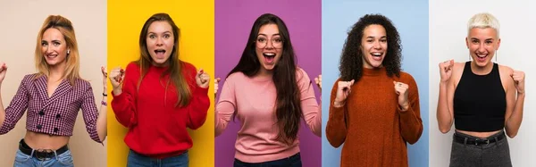 Conjunto Mulheres Sobre Fundos Coloridos Celebrando Uma Vitória Posição Vencedora — Fotografia de Stock