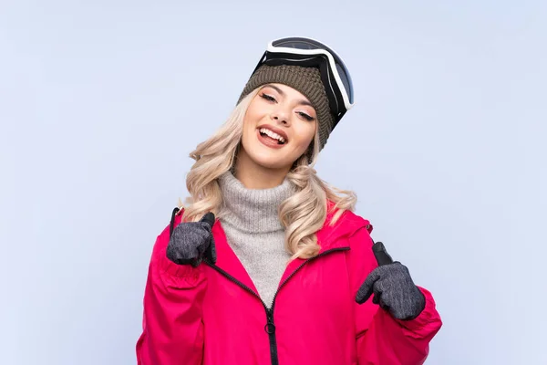 Skifahrer Teenager Mädchen Mit Snowboard Brille Über Isoliertem Blauen Hintergrund — Stockfoto