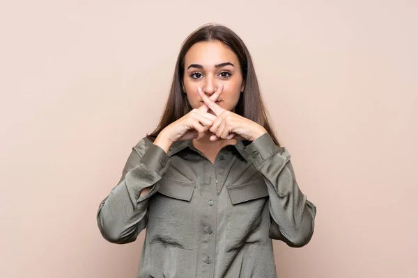 Ung Flicka Över Isolerad Bakgrund Visar Ett Tecken Tystnad Gest — Stockfoto