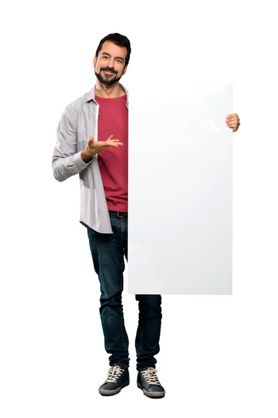 Tiro Completo Homem Bonito Com Barba Segurando Cartaz Vazio Sobre — Fotografia de Stock