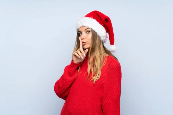 Chica Con Sombrero Navidad Sobre Fondo Azul Aislado Haciendo Gesto —  Fotos de Stock