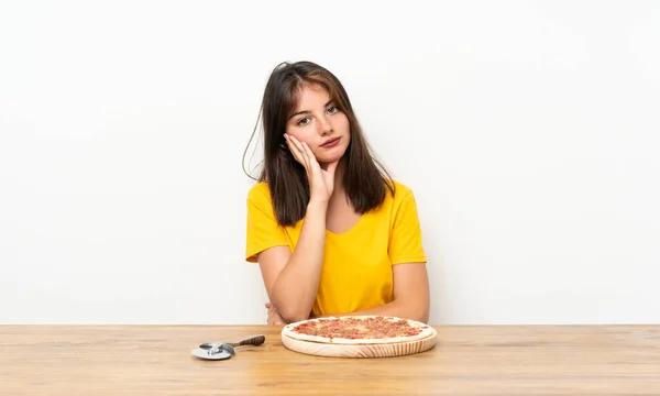 Kaukaska Dziewczyna Pizza Nieszczęśliwy Sfrustrowany — Zdjęcie stockowe
