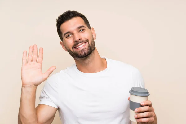 Jongeman Met Baard Houdt Een Take Away Koffie Geïsoleerde Blauwe — Stockfoto