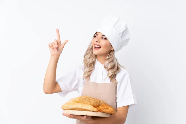 Menina Adolescente Uniforme Chef Fêmea Padeiro Segurando Uma Mesa Com — Fotografia de Stock