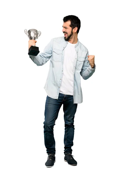 Tiro Completo Homem Bonito Com Barba Segurando Troféu Sobre Fundo — Fotografia de Stock