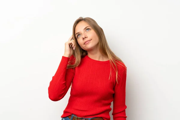 Junge Blonde Frau Mit Rotem Pullover Über Isoliertem Weißem Hintergrund — Stockfoto