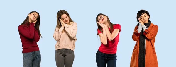Set Donne Sfondo Blu Isolato Facendo Gesto Del Sonno Espressione — Foto Stock