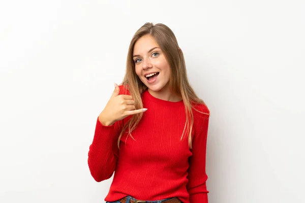Mujer Rubia Joven Con Suéter Rojo Sobre Fondo Blanco Aislado —  Fotos de Stock
