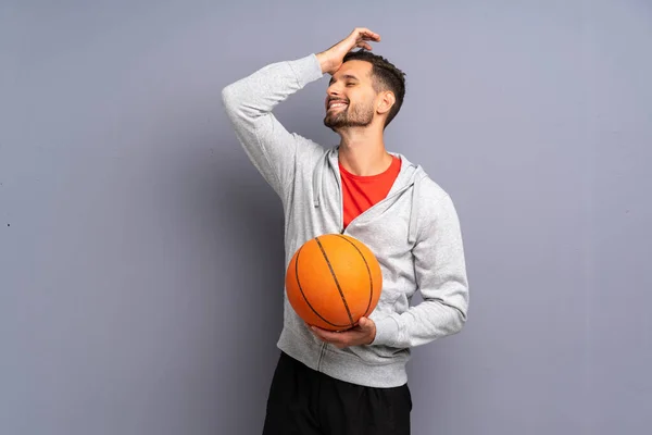 Tampan Muda Pemain Basket Telah Menyadari Sesuatu Dan Berniat Solusi — Stok Foto