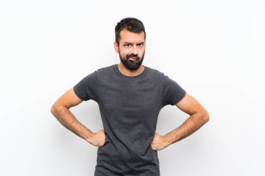 Genç yakışıklı, soyutlanmış, beyaz bir geçmişi var.