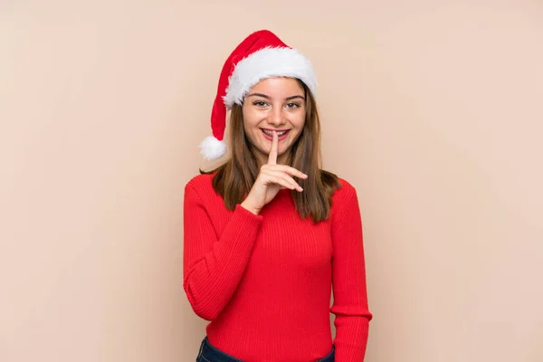 Giovane Ragazza Con Cappello Natale Sfondo Isolato Facendo Gesto Silenzio — Foto Stock