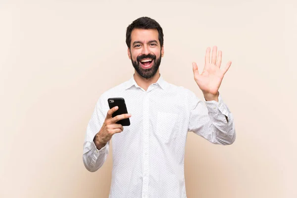 Junger Mann Mit Bart Der Mit Fröhlichem Gesichtsausdruck Einen Mobilen — Stockfoto