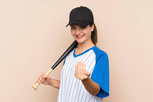 Chica Joven Jugando Béisbol Sobre Fondo Aislado Invitando Venir Con — Foto de Stock