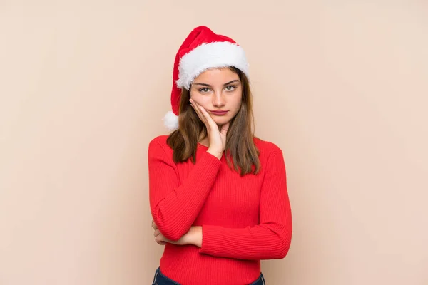 Chica Joven Con Sombrero Navidad Sobre Fondo Aislado Infeliz Frustrado —  Fotos de Stock