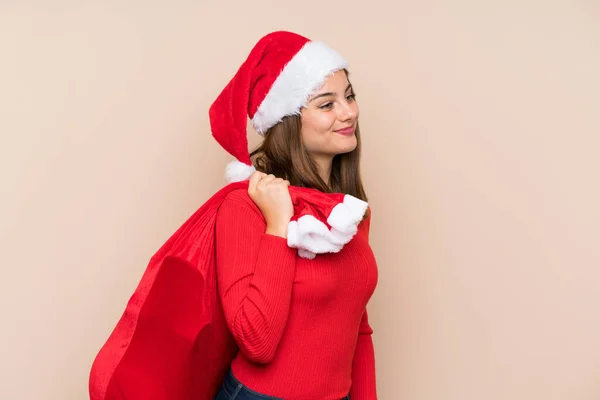 Jeune Fille Avec Chapeau Noël Sur Fond Isolé — Photo