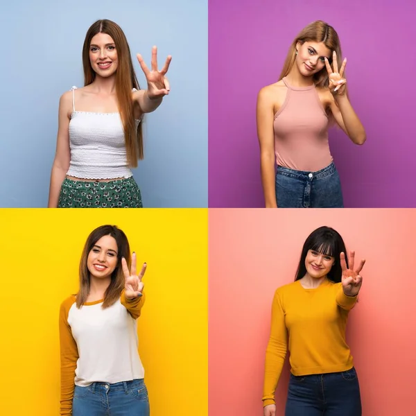 Rengarenk Geçmişleri Olan Bir Grup Kadın Mutlu Parmaklarıyla Üçe Kadar — Stok fotoğraf