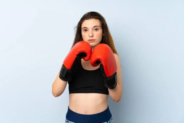Junge Brünette Mädchen Mit Boxhandschuhen Über Isoliertem Hintergrund — Stockfoto
