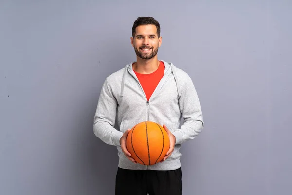 Guapo Joven Jugador Baloncesto Hombre Sonriendo Mucho — Foto de Stock