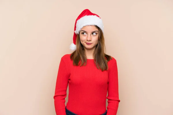 Jeune Fille Avec Chapeau Noël Sur Fond Isolé Debout Regardant — Photo