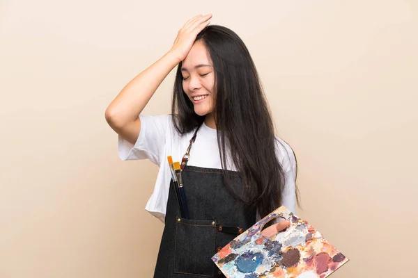 Genç Ressam Asyalı Kız Bir Şey Fark Etti Çözüme Niyetlendi — Stok fotoğraf