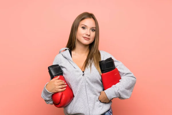 Tonåring Sport Flicka Med Boxningshandskar Över Isolerad Rosa Bakgrund — Stockfoto