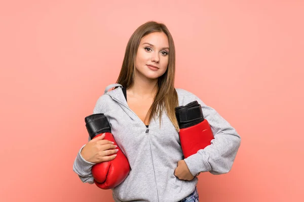 Adolescente Chica Deportiva Con Guantes Boxeo Sobre Fondo Rosa Aislado — Foto de Stock