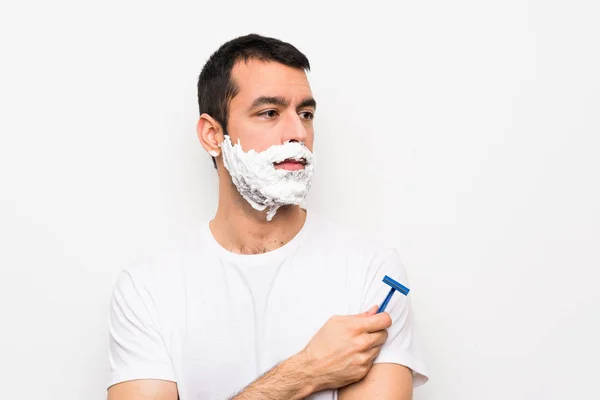 Man Scheren Zijn Baard Geïsoleerd Wit Achtergrond Portret — Stockfoto
