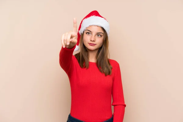 Menina Com Chapéu Natal Sobre Fundo Isolado Tocando Tela Transparente — Fotografia de Stock