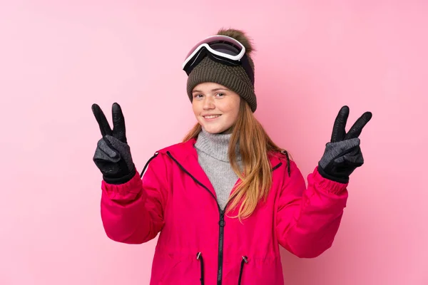 Snowboard Gözlüklü Ukraynalı Genç Kayakçı Kız Izole Edilmiş Pembe Arka — Stok fotoğraf