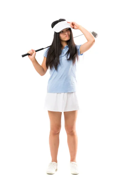 Young Asian Golfer Girl Isolated White Background Having Doubts Confuse — Stock Photo, Image