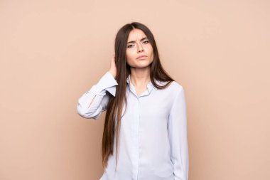 Tecrit edilmiş genç bir kadının şüpheleri var.