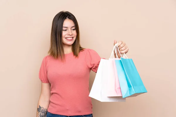 Mujer Joven Con Bolsa Compras Sobre Fondo Aislado Con Expresión — Foto de Stock