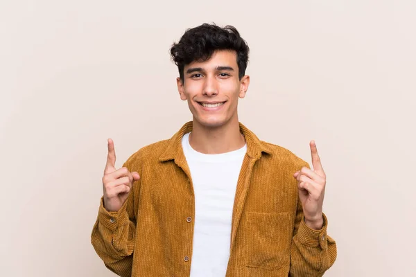 Jovem Argentino Sobre Fundo Isolado Apontando Para Uma Grande Ideia — Fotografia de Stock