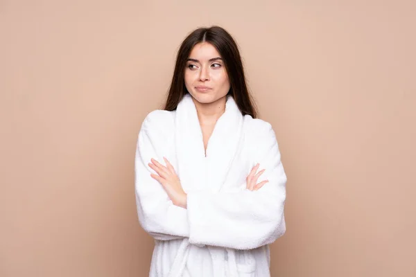 Junges Mädchen Bademantel Über Isoliertem Hintergrund Das Eine Idee Denkt — Stockfoto