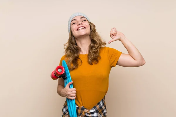 Young Skater Blonde Girl Isolated Background Proud Self Satisfied — ストック写真